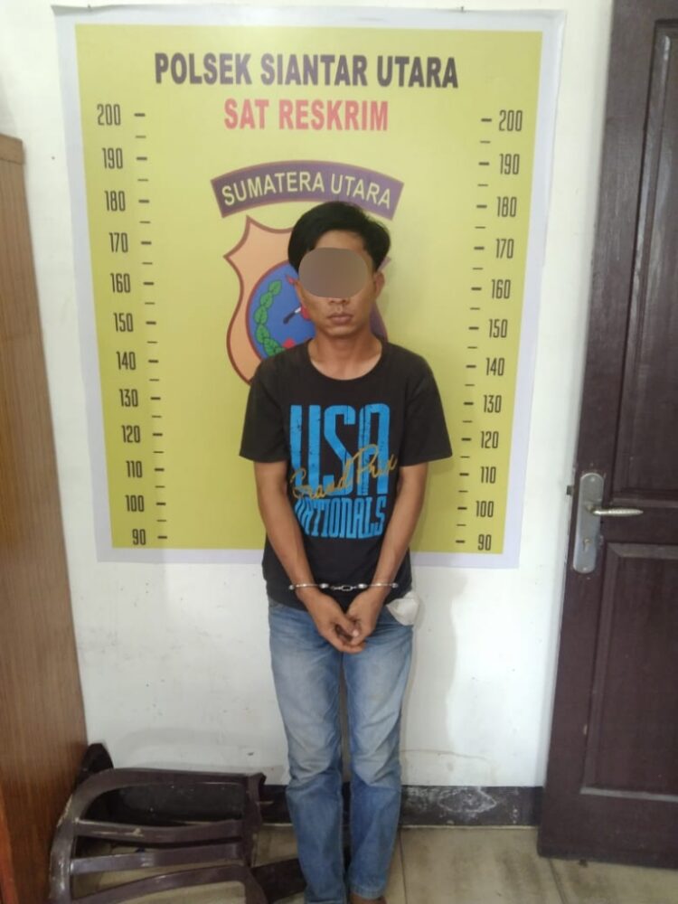 Foto pelaku curanmor saat diamankan di Polsek Siantar Utara.