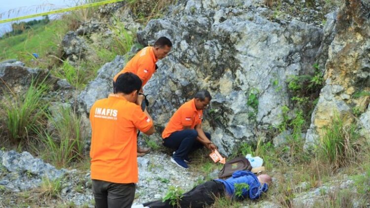 Polisi Olah TKP kembali penemuan jasad Bripka Arfan Saragih di Desa Siogung-ogung, Kecamatan Pangururan, Kabupaten Samosir. (Dok Humas Polda Sumut)