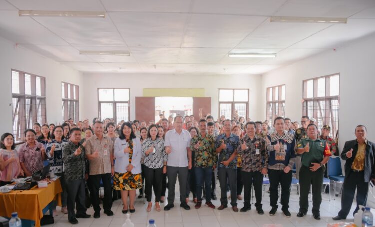 Foto bersama Bupati Humbahas disela kegiatan.