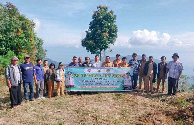 Foto bersama disela kegiatan.