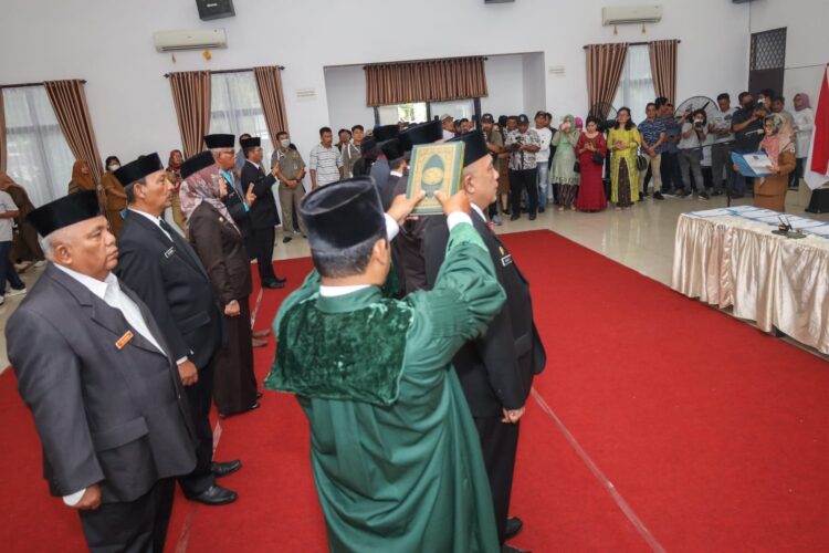 dr Susanti saat lantik 11 Pejabat Tinggi Pratama.