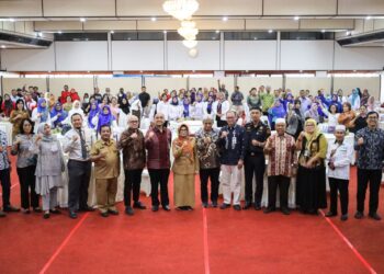 Foto bersama disela kegiatan.