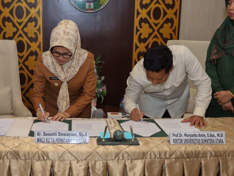 dr Susanti saat tandatangani MoU dengan Rektor USU.