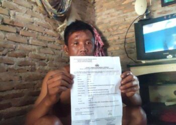 Juliadi alias Ego warga Dusun I, Kampung Banjar, Desa Gempolan, Kecamatan Sei Bamban, Kabupaten Serdang Bedagai berhasil selamat dari upaya pembunuhan yang dilakukan puluhan orang saat diwawancarai Tribun /Anugrah Nasution. TRIBUN MEDAN/ANUGRAH NASUTION