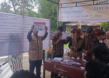 Proses penghitungan surat suara Pilpanag di Huta 2 Nagori Bukit Rejo, Kecamatan Sidamanik, Kabupaten Simalungun.