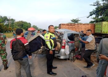 Kecelakaan maut terjadi di Jalan Lintas Kubang Jaya Desa Kubang Jaya Kecamatan Siak Hulu, Kabupaten Kampar, Riau. Dalam musibah ini tiga orang dinyatakan meninggal dunia. MPI/Banda