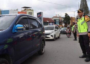 Polres Tanah Karo mengatur lalu lintas. (Foto: Istimewa)