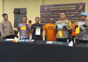 Foto: Polres Taput saat memaparkan kasus pencurian perhiasan 250 gram. Foto: Dok. Polres Taput
