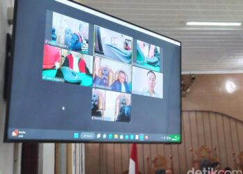 Foto: Suasana sidang dengan terdakwa bos judi online Apin BK (Farid/detikSumut)