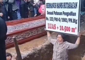 Wanita di Toba tolak pemakaman keluarga hingga masuk ke lubang kubur. (Foto: Istimewa)
