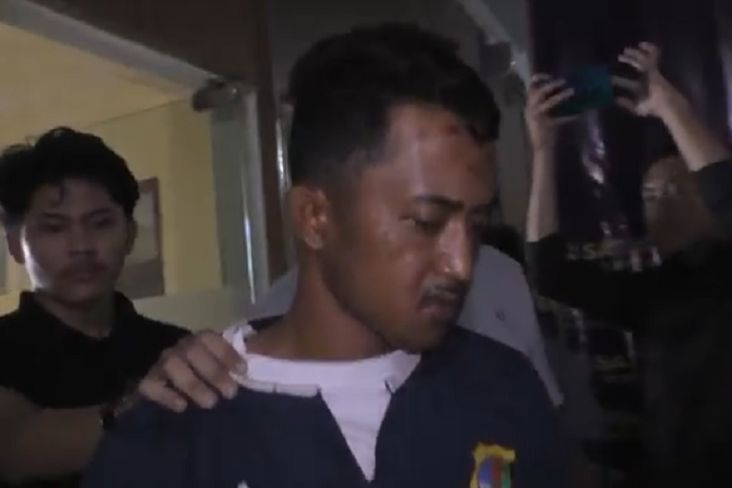Tersangka Berry Primanael Hasadaon (28) ditangkap usai membunuh istrinya, Siti Hasanah (30) di Dipasena Sejahtera, Tulang Bawang, Lampung. Foto/iNews TV/Ahmad Luthfi Rosyadi