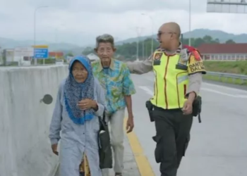 Bikin Publik Banjir Air Mata, Pasangan Lansia Ini Susuri Jalan Tol karena Kangen Cucu (Instagram @polressumedang)