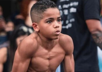 Viral seorang bocah berusia 12 tahun bernama Cauzinho Neto yang memiliki bentuk tubuh kekar layaknya seorang atlet, dijuluki 'mini hulk'. (Foto: Instagram @cacauzinho_neto )
