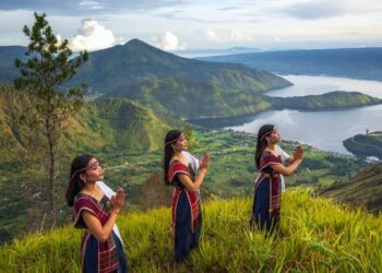 Foto: Wisata Togaraja di Samosir yang tampilkan keindangan panorama 'Wajah Danau Toba'/ (Foto: Istimewa)