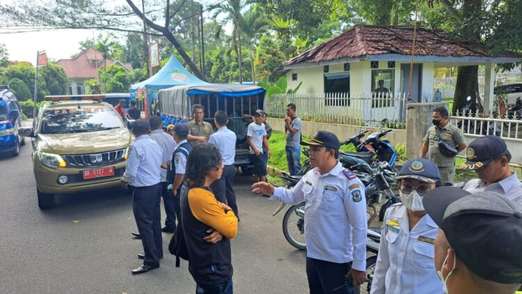 Dishub Siantar melakukan sosialisasi di sekitaran Taman Hewan.