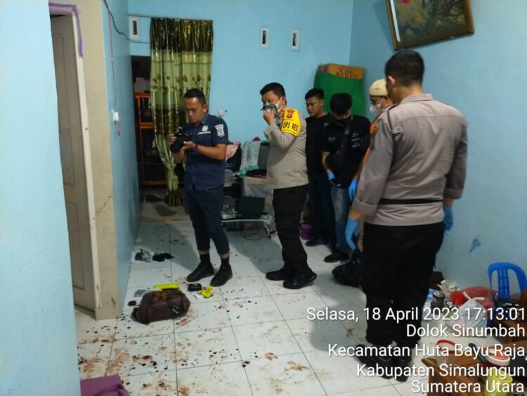 Kapolres Simalungun, AKBP Ronald F.C Sipayung, S.H, S.I.K, M.H, saat pimpin olah tempat kejadian perkara (TKP) penemuan mayat.