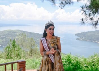 Tabitha Chiristabela Napitupulu S.Ikom, Putri Indonesia 2023 saat berkunjung ke Humbahas, belum lama ini.