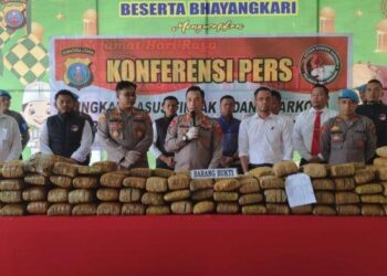 Kapolresta Deliserdang Kombes Pol Irsan Sinuhaji saat memaparkan kasus tangkapan ganja sebanyak 173 Kg. Istimewa