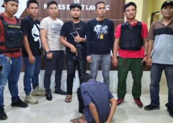 Jon Kenedi (duduk) tersangka pembunuh ayah kandung di Empat Lawang ditangkap tim Satreskrim Polres Empat Lawang, Sabtu (6/5/2023).