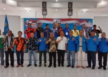 Foto bersama disela kegiatan.