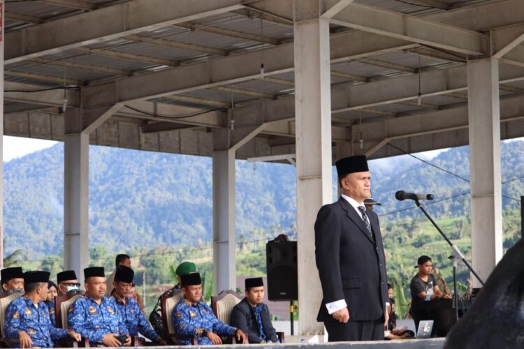 Wabup Pakpak Bharat, Dr H Mutsyuhito Solin, memimpin Upacara Peringatan Hari Kebangkitan Nasional ke 115 tingkat Kabupaten Pakpak Bharat.