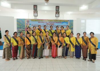 Foto bersama Bunda PAUD Kabupaten Humbahas, Ny. Lidia Dosmar Banjarnahor, disela kegiatan.