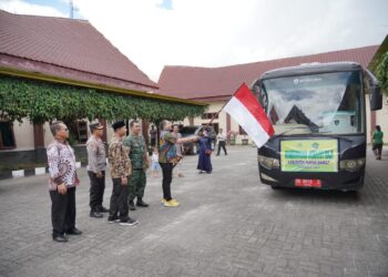 Sebanyak 6 orang  Calon Haji Tahun 2023 asal Kabupaten Pakpak Bharat, diberangkatkan Bupati Pakpak Bharat, Franc Bernard Tumanggor, di Aula Sada Arih Panorama Indah Sindeka Salak, Jumat (26/05/2023).