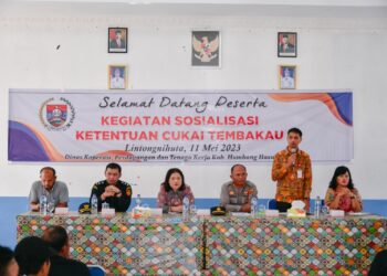 Dinas Koperasi, Perdagangan dan Tenaga Kerja (Kopenaker) Pemerintah Kabupaten Humbahas bekerjasama dengan Bea Cukai Sibolga, melaksanakan sosialisasi Kententuan Cukai Tembakau, Kamis (11/5/2023), di Aula Kantor Camat Lintongnihuta.