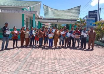 Dinas Kependudukan dan Pencatatan Sipil Kabupaten Humbang Hasundutan (Dukcapil Humbahas) melakukan gerakan jemput bola untuk layanan adminduk khusus balita stunting di 12 Puskesmas se - Kabupaten Humbahas.