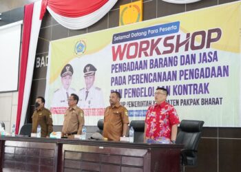 Sekretaris Daerah, Jalan Berutu S.Pd, MM, saat mengikuti "Workshop Pengadaan Barang/Jasa” pada Perencanaan Pengadaan dan Pengelolaan Kontrak" di lingkungan Pemerintah Kabupaten Pakpak Bharat.