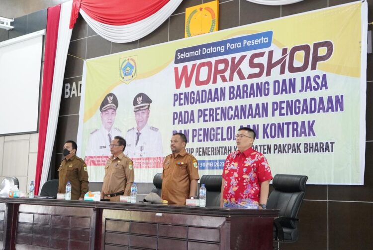 Sekretaris Daerah, Jalan Berutu S.Pd, MM, saat mengikuti "Workshop Pengadaan Barang/Jasa” pada Perencanaan Pengadaan dan Pengelolaan Kontrak" di lingkungan Pemerintah Kabupaten Pakpak Bharat.