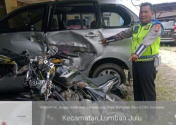 Satlantas Polres Toba tujukkan Sepeda Motor Yamaha Scorpio dan satu Mobil Avanza yang kecelakaan di Jalan Lintas Aek Natolu Simpang Sibisa Kaldera Kecamatan Lumbanjulu Kabupaten Toba Provinsi Sumatera Utara, Rabu (10/05/2023) sekira pukul 07.00. Ist