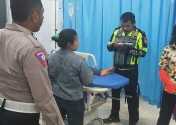 Kecelakaan lalulintas melibatkan sebuah Truk Colt Diesel dengan sepeda motor Yamaha Vega terjadi di Dusun I Lumban Lobu, Desa Ombur, Kecamatan Silaen, Kabupaten Toba, Sabtu (13/5/2023) sekira pukul 17.30 WIB. Istimewa