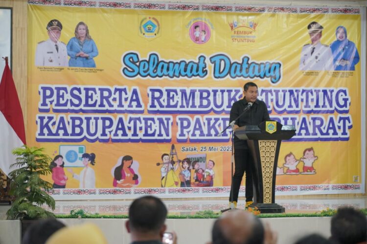 Bupati Pakpak Bharat, Franc Benrhard Tumanggor membuka acara Rembuk Stunting Tahun 2023, di Aula Bale Sada Arih, Kompleks Kantor Bupati Pakpak Bharat, Kamis (25/05/2023).