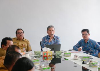 Kepala Ombudsman RI Perwakilan Sumatera Utara, Abyadi Siregar, ketika menghadiri Sosialisasi Penilaian Kepatuhan Penyelenggaraan Pelayanan Publik di Lingkungan Pemerintah Kabupaten Humbang Hasundutan, Selasa (27/6/2023), di Ruang Rapat Mal Pelayanan Publik (MPP) Doloksanggul.