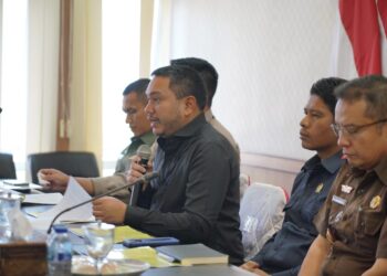 Bupati Pakpak Bharat, Franc Bernhard Tumanggor membuka Rakor Forkopimda Pakpak Bharat, di Ruang Rapat Garuda, Kompleks Kantor Bupati Pakpak Bharat, Kamis (22/06/2023).