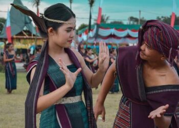 Tradisi Gondang Naposo yang diiringi Tari Tortor (Foto : instagram @nazar_tobatak)