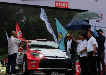 Ijeck yang didampingi Direktur Utama TPL, Venkateshwarlu Cheruku dan Deputy Social Capital Head, Linggom Dongoran, Ketua Badan Pengawas IMI, Jeffrey JP, Ketua IMI Sumut, Harun Mustafa Nasution, Wakil Bupati Simalungun, Bupati Samosir, Bupati Dairi, Bupati Pakpak Bharat, dan Kapolres Simalungun melepas 39 pereli untuk adu kecepatan di Lintasan HTI TPL Sektor Aek Nauli.