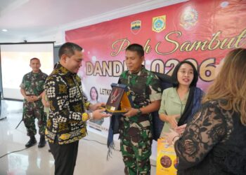Bupati Pakpak Bharat, Franc Bernhard Tumanggor saat menghadiri pisah sambut Komandan Kodim (Dandim) 0206/Dairi, di Gedung Serbaguna Salak Pakpak Bharat, Kamis (15/06/2023) .