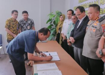 Pemkab Humbahas menandatangani kerjasama dengan instansi vertikal yang bergabung di Mal Pelayanan Publik (MPP) tentang Penyelenggaraan Pelayanan Publik, di Ruang Rapat MPP Kabupaten Humbahas dan disaksikan Bupati Humbahas, Dosmar Banjarnahor, SE.