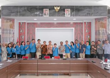 Foto bersama disela kegiatan.