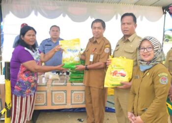 Dinas Pertanian dan Ketahanan Pangan Humbahas, menggelar Gerakan Pangan Murah (GPM) serentak Nasional Tahun 2023, di Balerong Terminal Doloksanggul, Senin (26/6/2023).