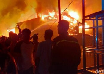 Kebakaran 11 rumah di Rokan Hilir, Riau menewaskan tiga orang. (Foto: Istimewa)