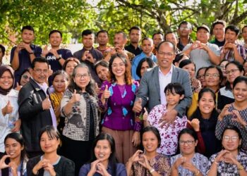 Bupati Humbahas, Dosmar Banjarnahor, SE, dan istri saat hadiri penutupan pelatihan pembelajaran Matematika Gasing, di SMP Negeri 2 Doloksanggul, Sabtu (22/7/2023) lalu, di Aula Hutamas dan SMP Negeri 2 Doloksanggul.