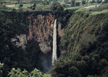 Air Terjun Tertinggi di Sumatera, Air Terjun Sipiso-piso (Foto: Instagram/Ampas Kopi 17)