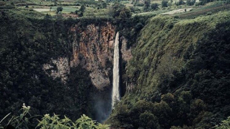 Air Terjun Tertinggi di Sumatera, Air Terjun Sipiso-piso (Foto: Instagram/Ampas Kopi 17)