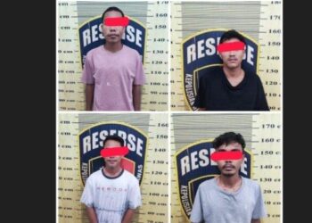Empat pelaku pemerasan dan pengancaman terhadap seorang PNS di Kabupaten Padang Lawas setelah diamankan polisi