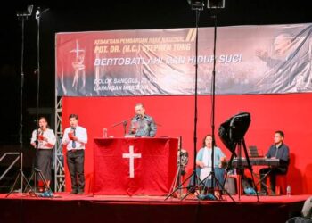 Ibadah Kebaktian Kebangunan Iman (KKI) yang dipimpin Pemimpin Evangelistic Ministries International (Stemi), Pendeta (Pdt) Stephen Tong, Rabu (26/7/2023), di Lapangan Merdeka Doloksanggul.