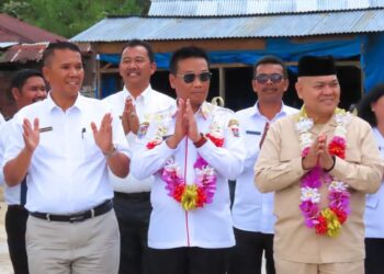 Wakil Bupati Humbahas, Dr Oloan P. Nababan, SH MH, bersama Kadis Pendidikan Provinsi Sumatera Utara, Dr Asren Nasution, hadiri acara peletakkan batu pertama pembangunan USB (Unit Sekolah Baru) SMA Negeri 3 Lintongnihuta, di Desa Nagasaribu II, Rabu (12/07/2023), lalu.
