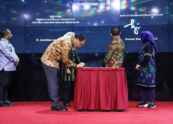 Bupati Humbahas, Dosmar Banjarnahor, SE, mengikuti peresmian Mal Pelayanan Publik (MPP) Kabupaten Humbang, di Kantor Kementerian PANRB, Jakarta, Kamis (13/7/2023), lalu.